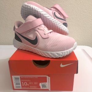 Little Girls Nike Revolution 5 Sneakers